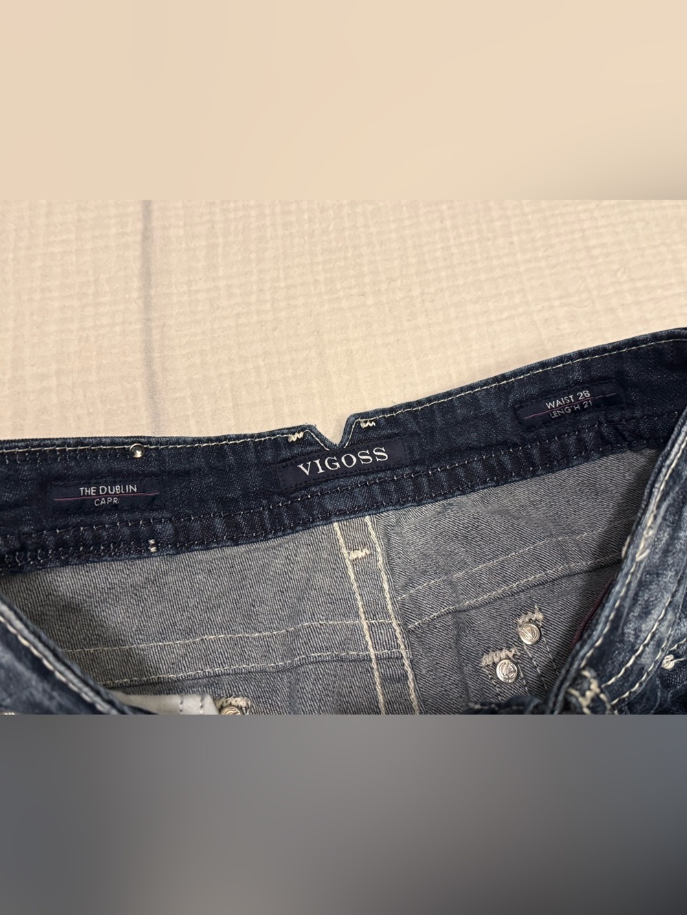 Vigoss Y2K Studded Denim The Dublin Capri Low Rise Contrast Stitch Size 28 - Picture 3 of 8
